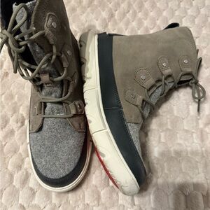 Sorel Woman’s Winter Boots. Olive green, grey, black accents.  Size 10.